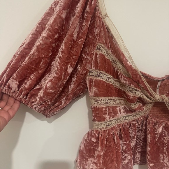 Free People Velvet Puff Sleeve Blouse in Rose‎ : boho - Picture 3 of 6